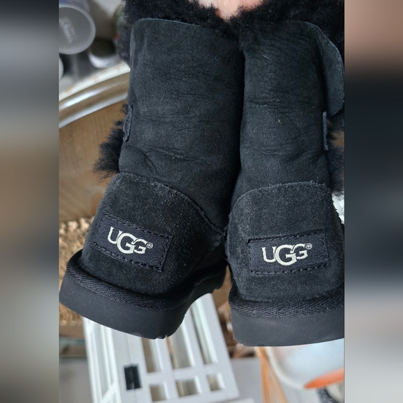 UGG - Picture 4 of 17